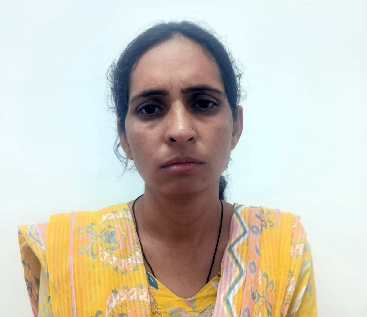 महिला गिरफ्तार
