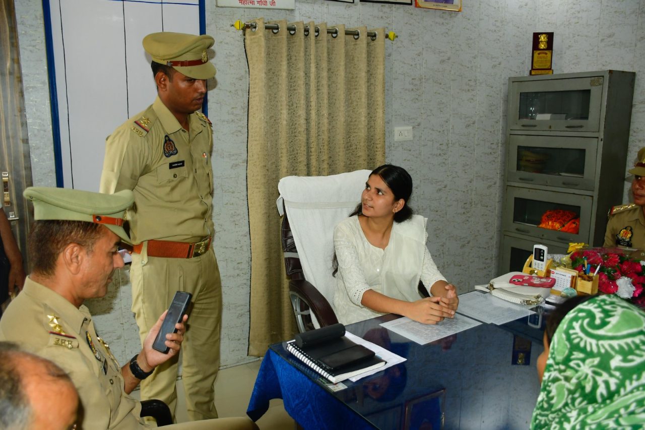 किसान की बेटी बनी एक दिन की थाना प्रभारी, दंपत्ति में कराई सुलह