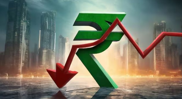 डॉलर की तुलना में रुपये में रिकॉर्ड गिरावट, अभी तक के सबसे निचले स्तर पर पहुंची भारतीय मुद्रा