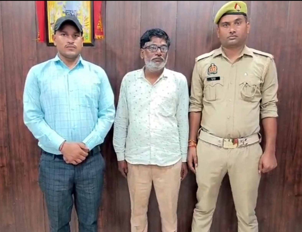 रिश्वत लेते सदर तहसील का लिपिक सहयोगी के साथ गिरफ्तार