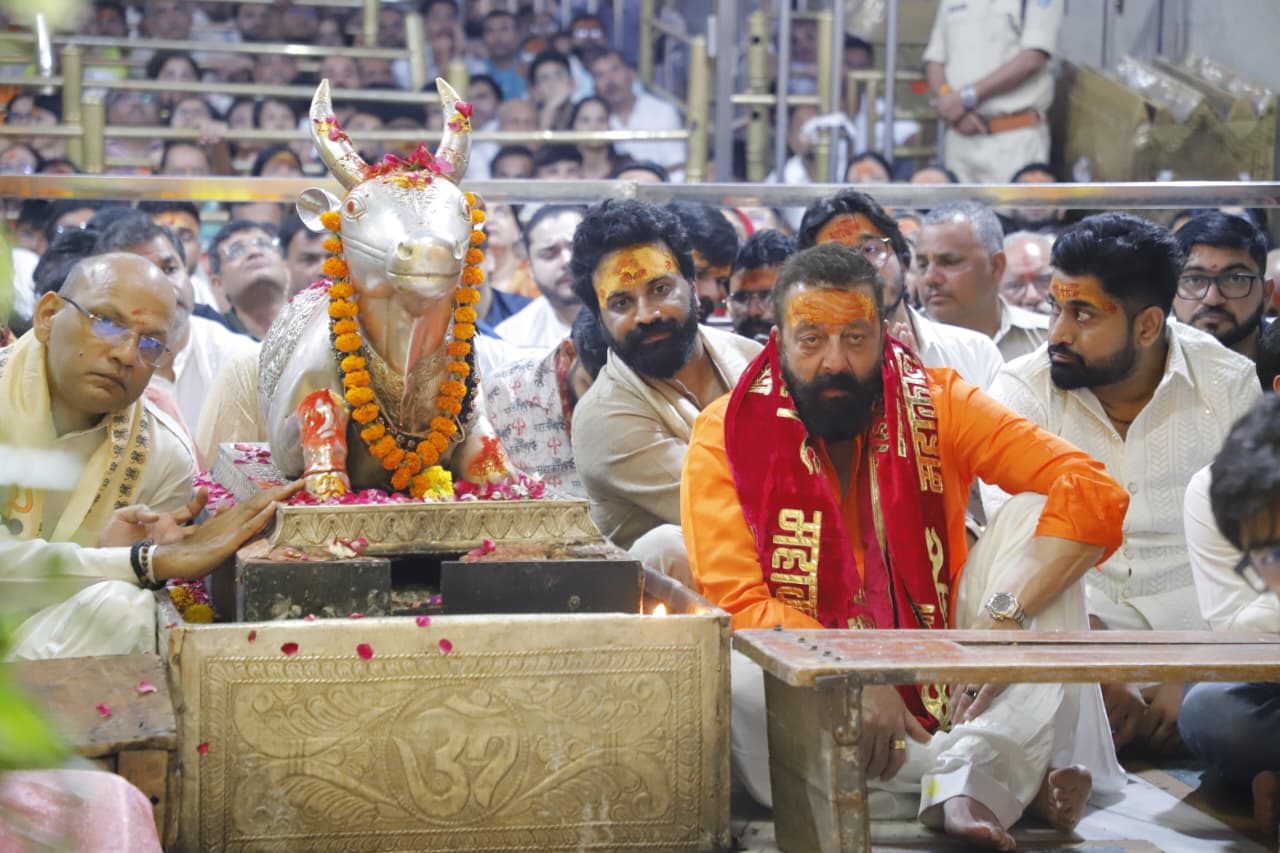 संजय दत्त ने किये बाबा महाकाल के दर्शन