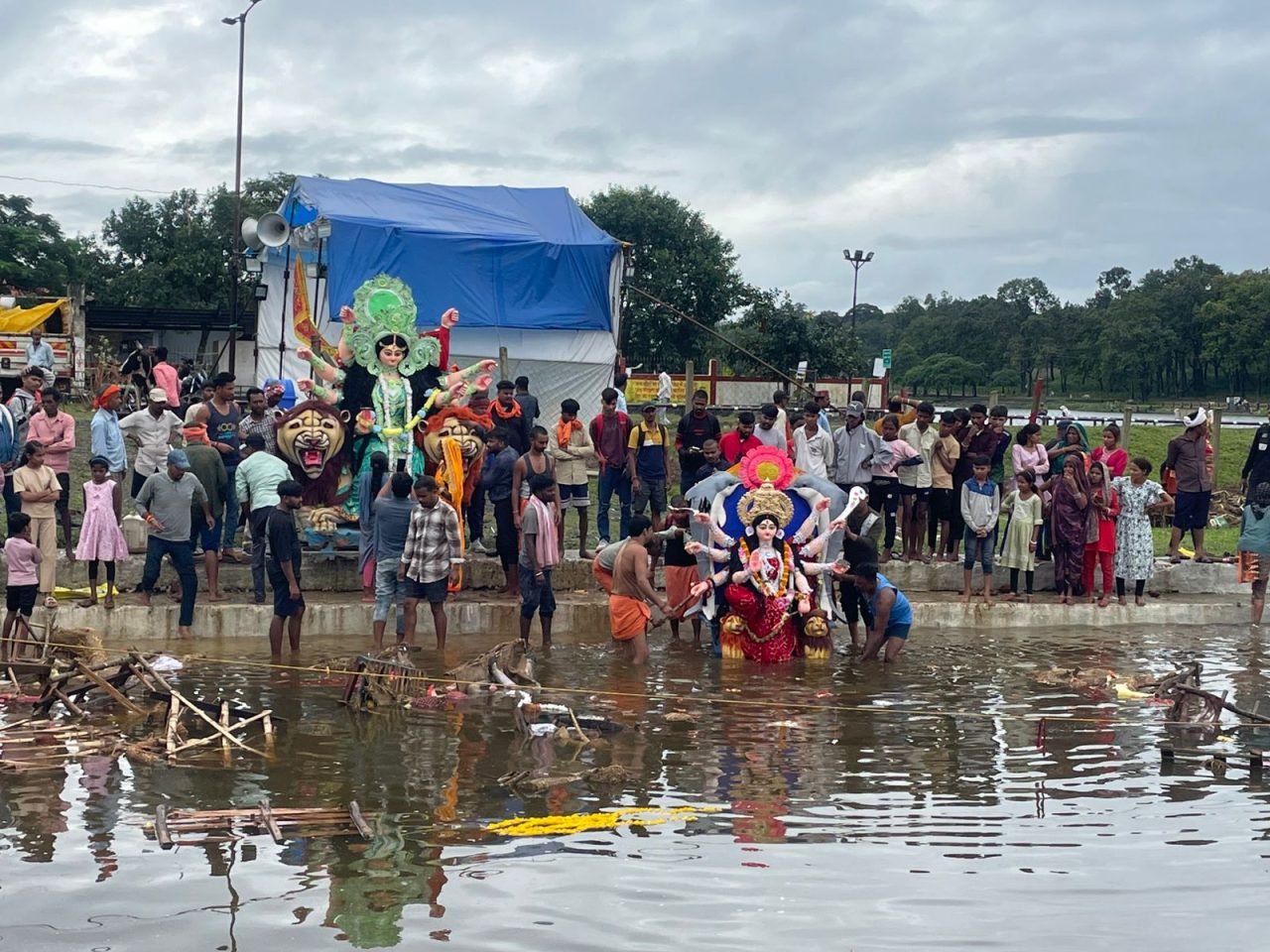 अनूपपुर: लगातार दूसरे दिन जारी रहा दुर्गा की प्रतिमाओं का विसर्जन, दो दिनो 389 प्रतिमा हुई विसर्जित