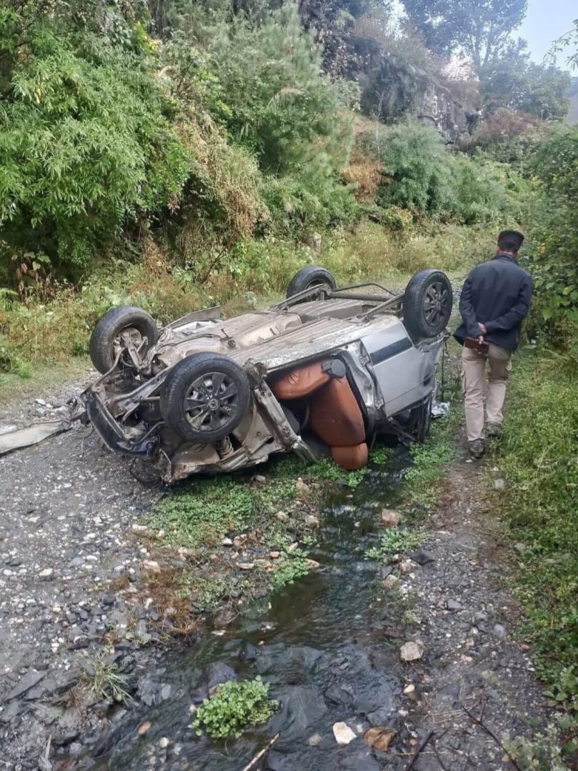 कुल्लू के सैंज में सड़क हादसे में दाे की मौत