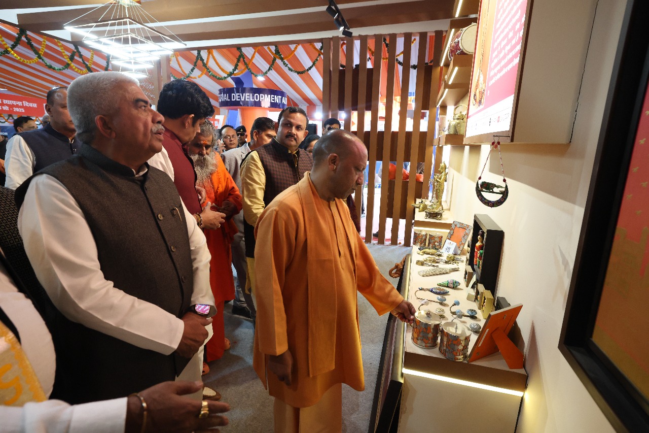 अब यूपी में नहीं होती गुंडागर्दी, नहीं चलता माफियाराज : Chief Minister *