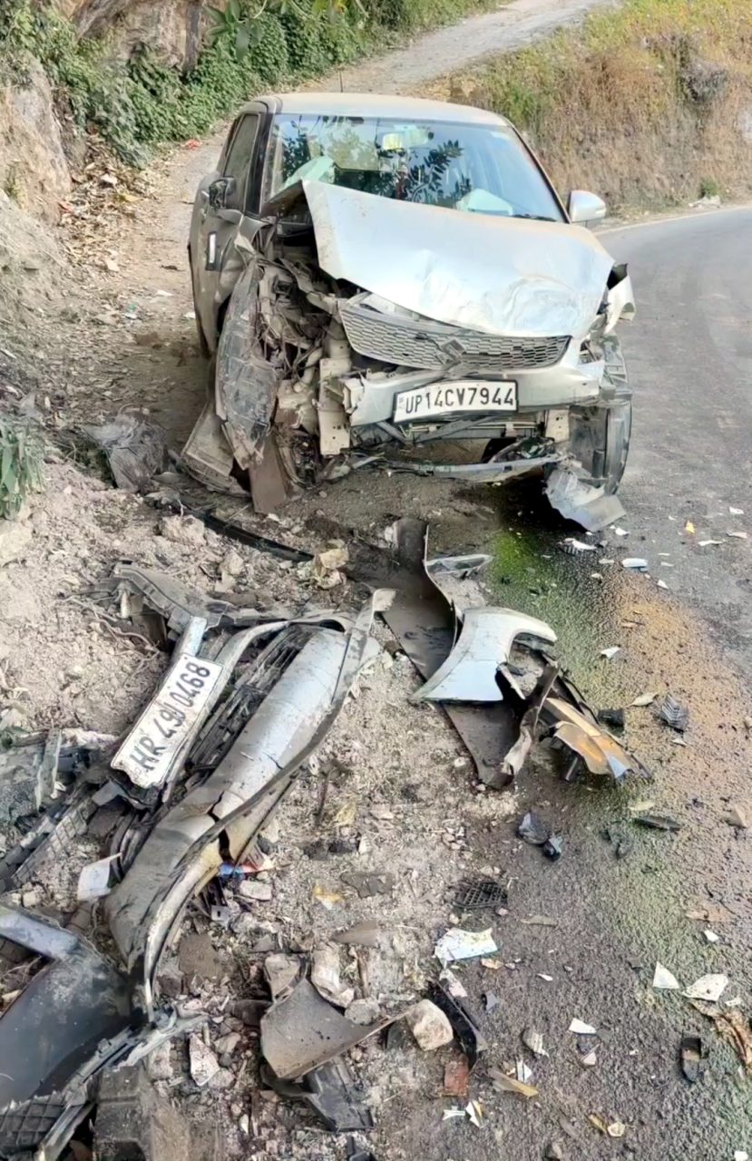नैनीताल-कालाढूंगी मार्ग पर पर्यटकों की कार दुर्घटनाग्रस्त, कई घायल
