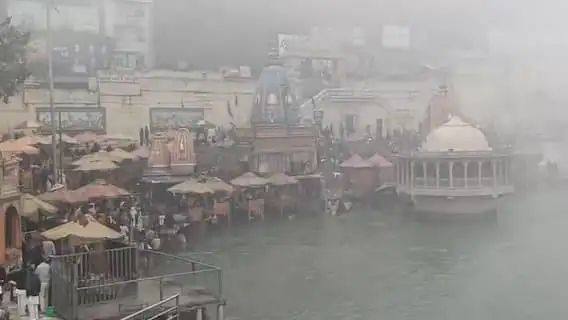 हरिद्वार में कड़ाके की सर्दी और घना कोहरा, जनजीवन प्रभावित