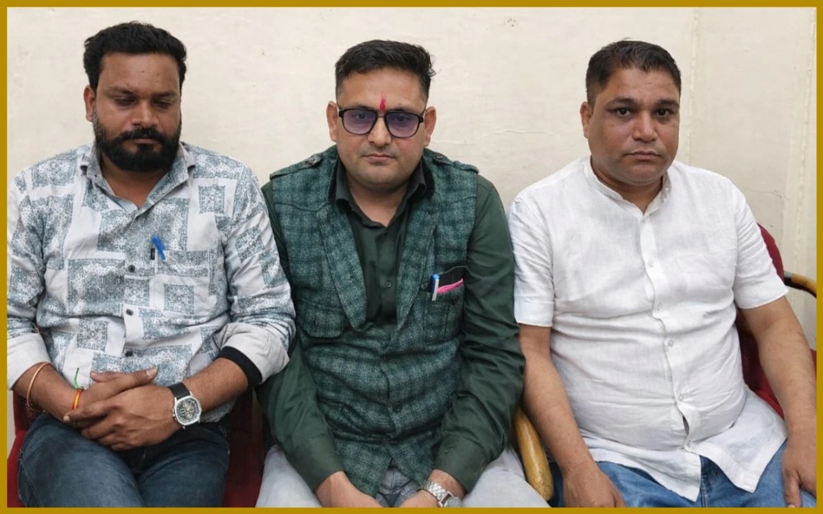 जयपुर में नगर निगम के कर्मचारी को 4 लाख रुपये की रिश्वत लेते पकड़ा गया जयपुर में नगर निगम के कर्मचारी को 4 लाख रुपये की रिश्वत लेते पकड़ा गया