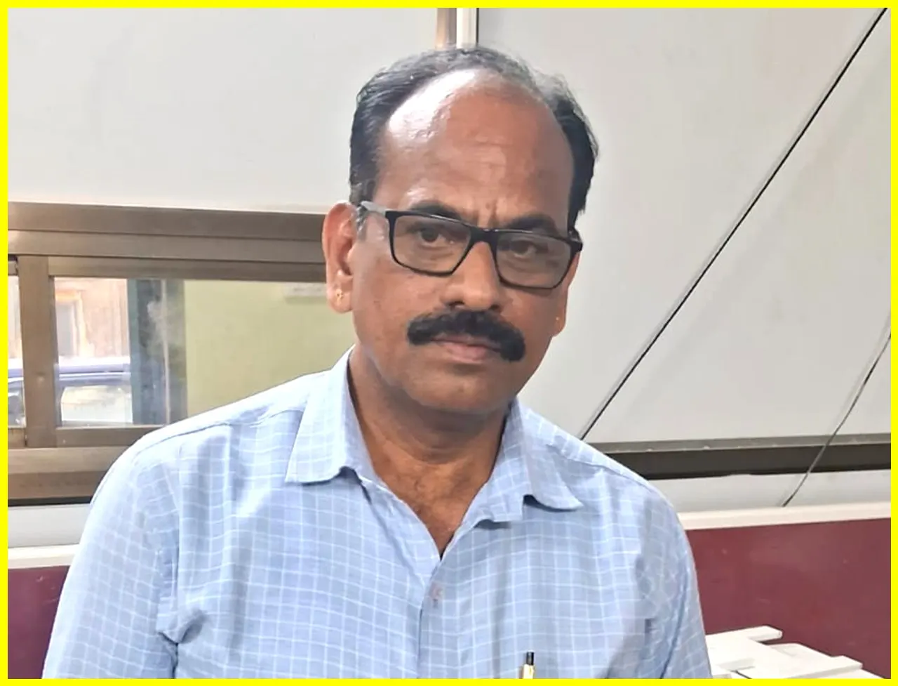 उदयपुर में राजस्व निरीक्षक को ₹15,000 की रिश्वत लेते पकड़ा गया उदयपुर में राजस्व निरीक्षक को ₹15,000 की रिश्वत लेते पकड़ा गया