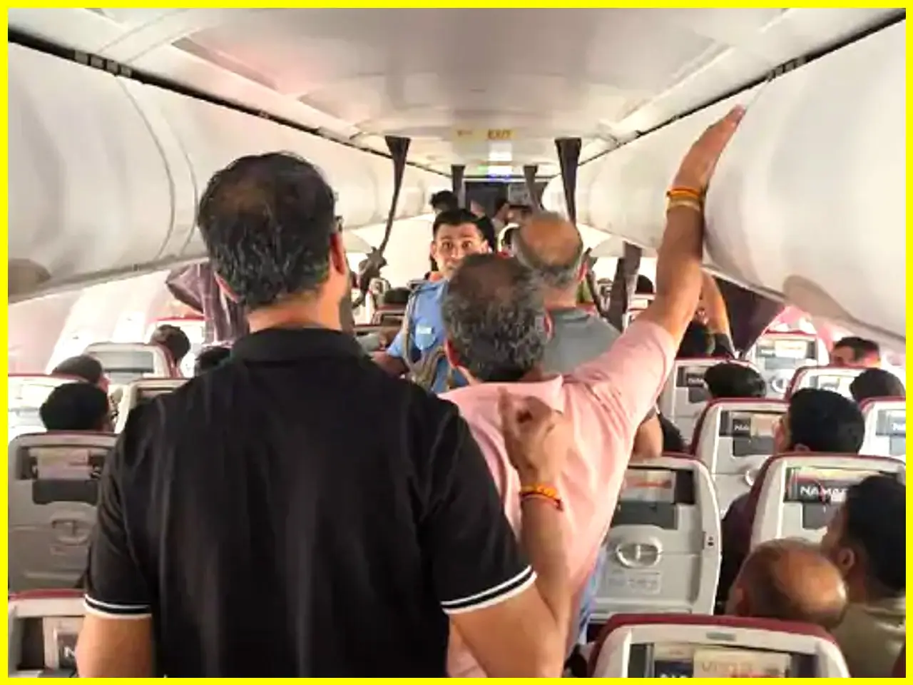 एयर इंडिया की उड़ान में देरी से दिल्ली एयरपोर्ट पर हड़कंप