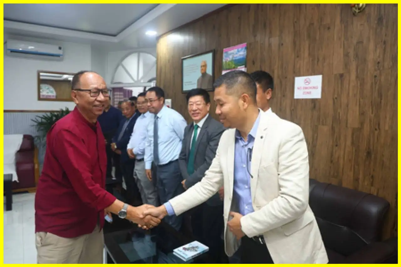 मणिपुर में तनाव के बीच चर्च नेताओं ने शांति प्रयास शुरू किए मणिपुर में तनाव के बीच चर्च नेताओं ने शांति प्रयास शुरू किए