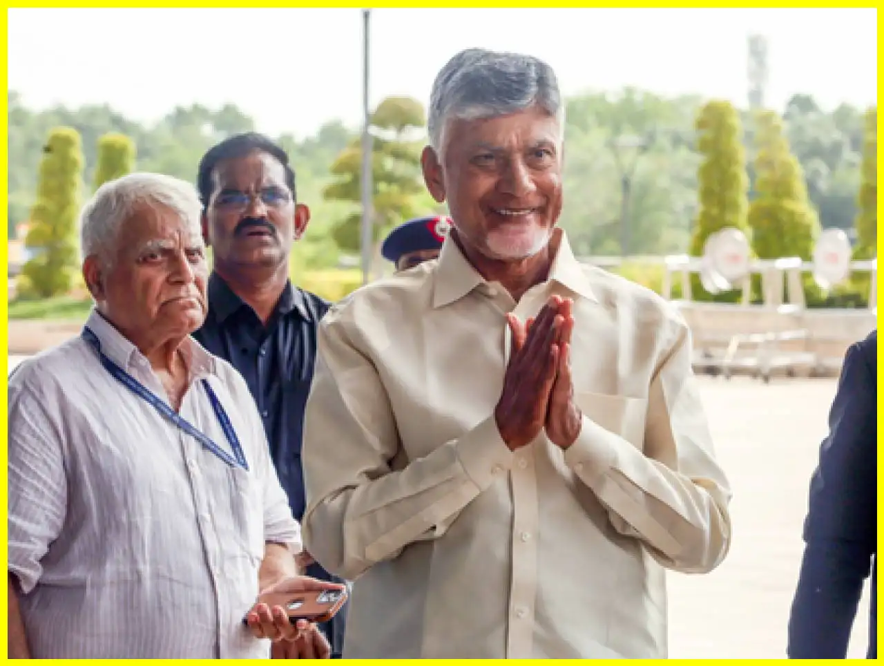 आंध्र प्रदेश के मुख्यमंत्री ने अधिकारियों को राजनीतिक साजिशों के खिलाफ चेताया