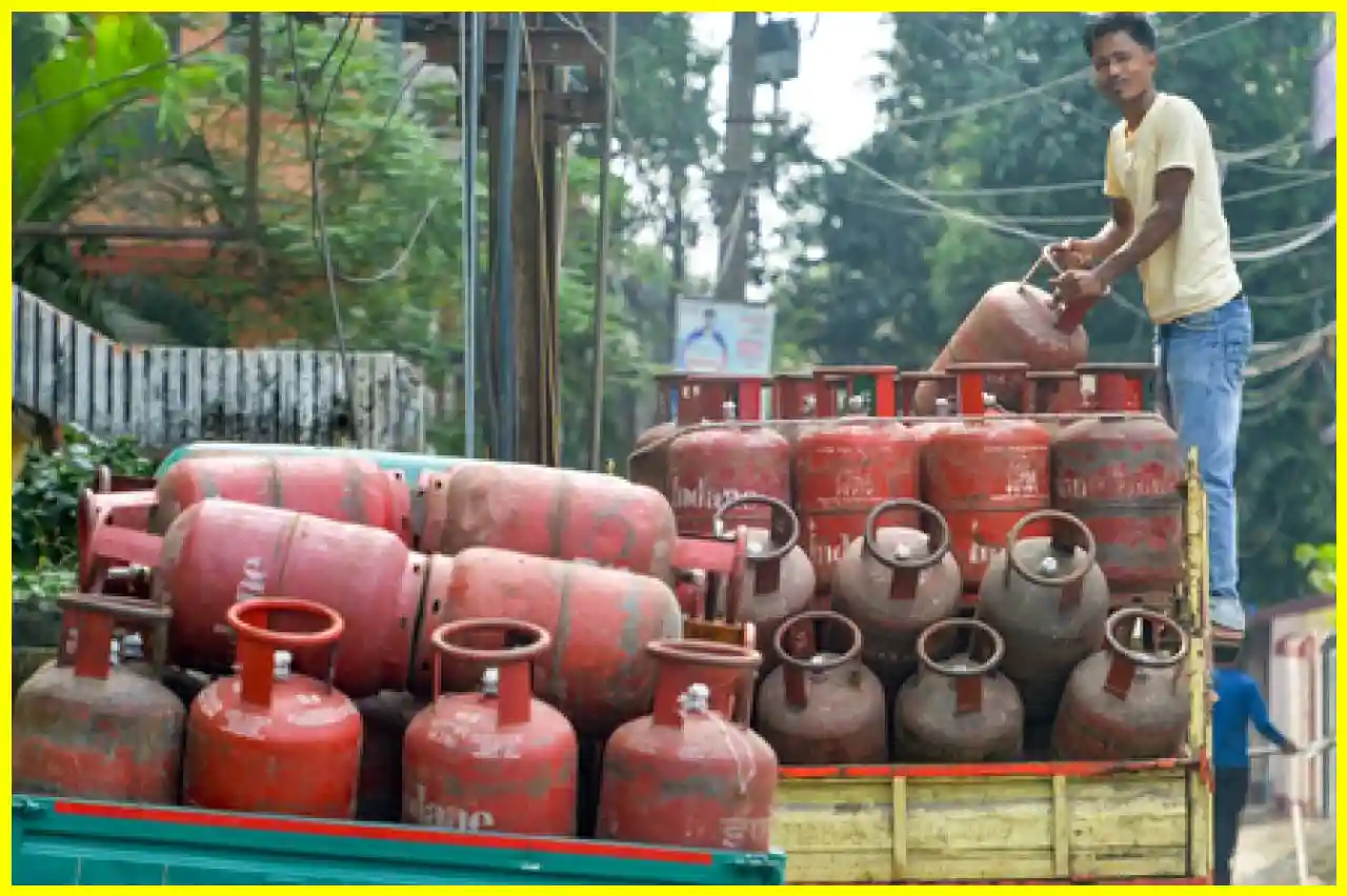 दिल्ली में LPG सिलेंडर की कीमत में ₹29 की वृद्धि