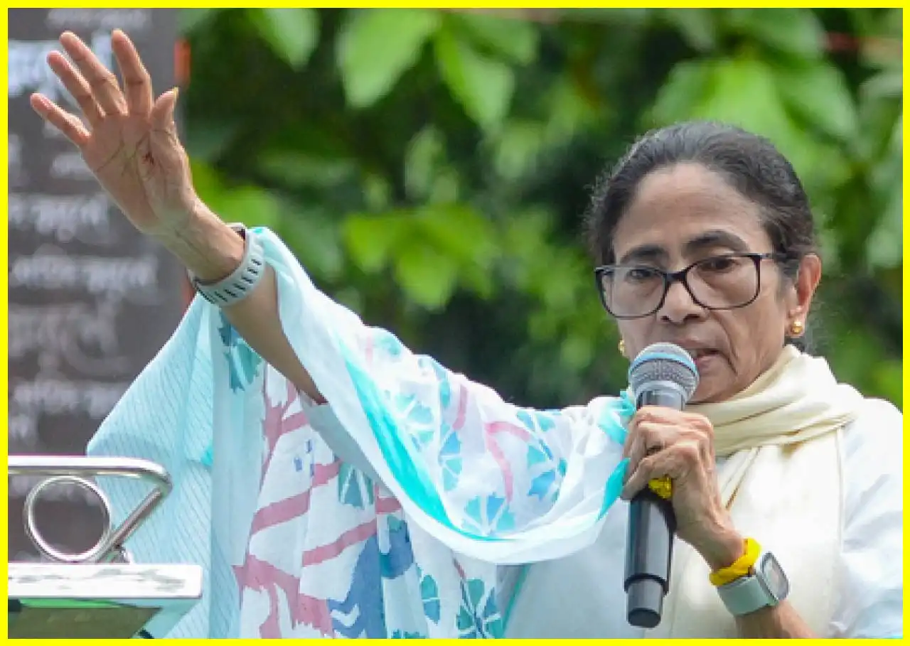 ममता बनर्जी ने केंद्र सरकार पर दिल्ली और कोलकाता में प्रदर्शन को लेकर किया हमला