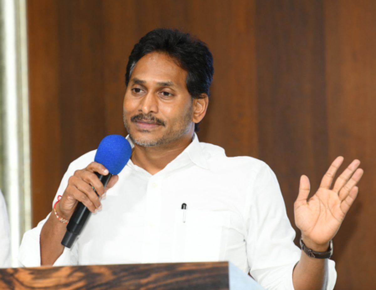 जगन ने YSRCP कार्यकर्ताओं से स्थानीय निकाय चुनावों की तैयारी करने को कहा जगन ने YSRCP कार्यकर्ताओं से स्थानीय निकाय चुनावों की तैयारी करने को कहा