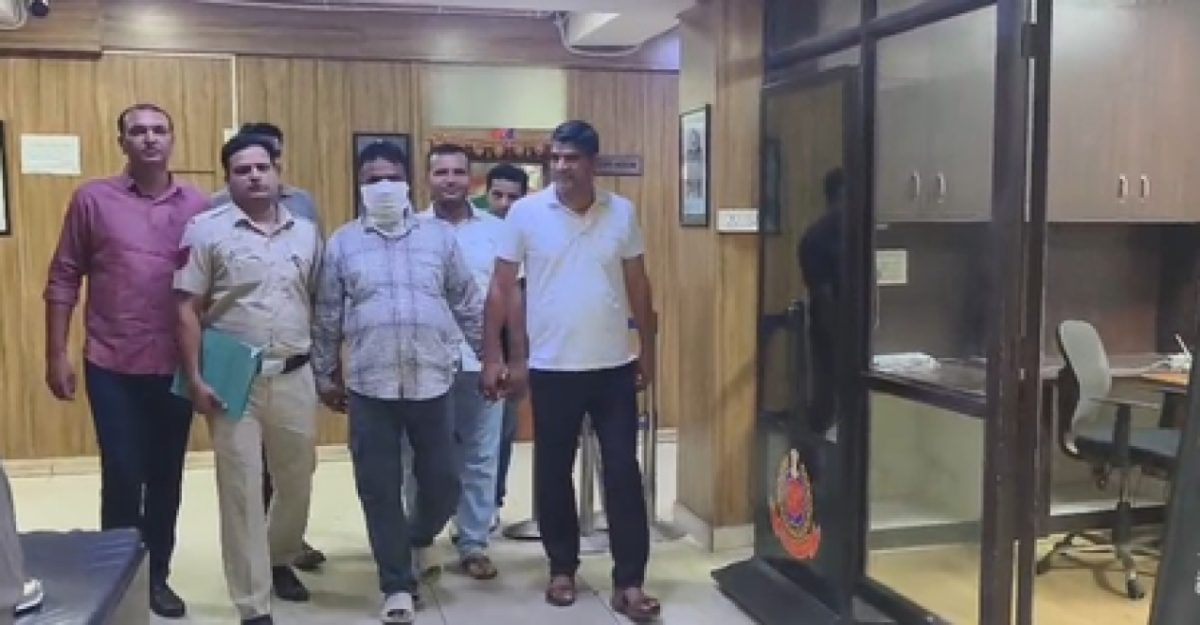 दिल्ली पुलिस ने दो कुख्यात चोरों को गिरफ्तार किया