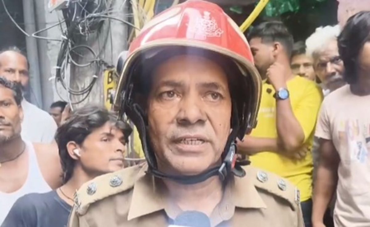 पुरानी सीलमपुर में कपड़ा दुकान में आग, कोई हताहत नहीं