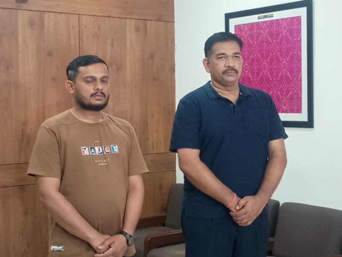 पूर्व अग्निशामक अधिकारी और सहयोगी रिश्वत मामले में गिरफ्तार