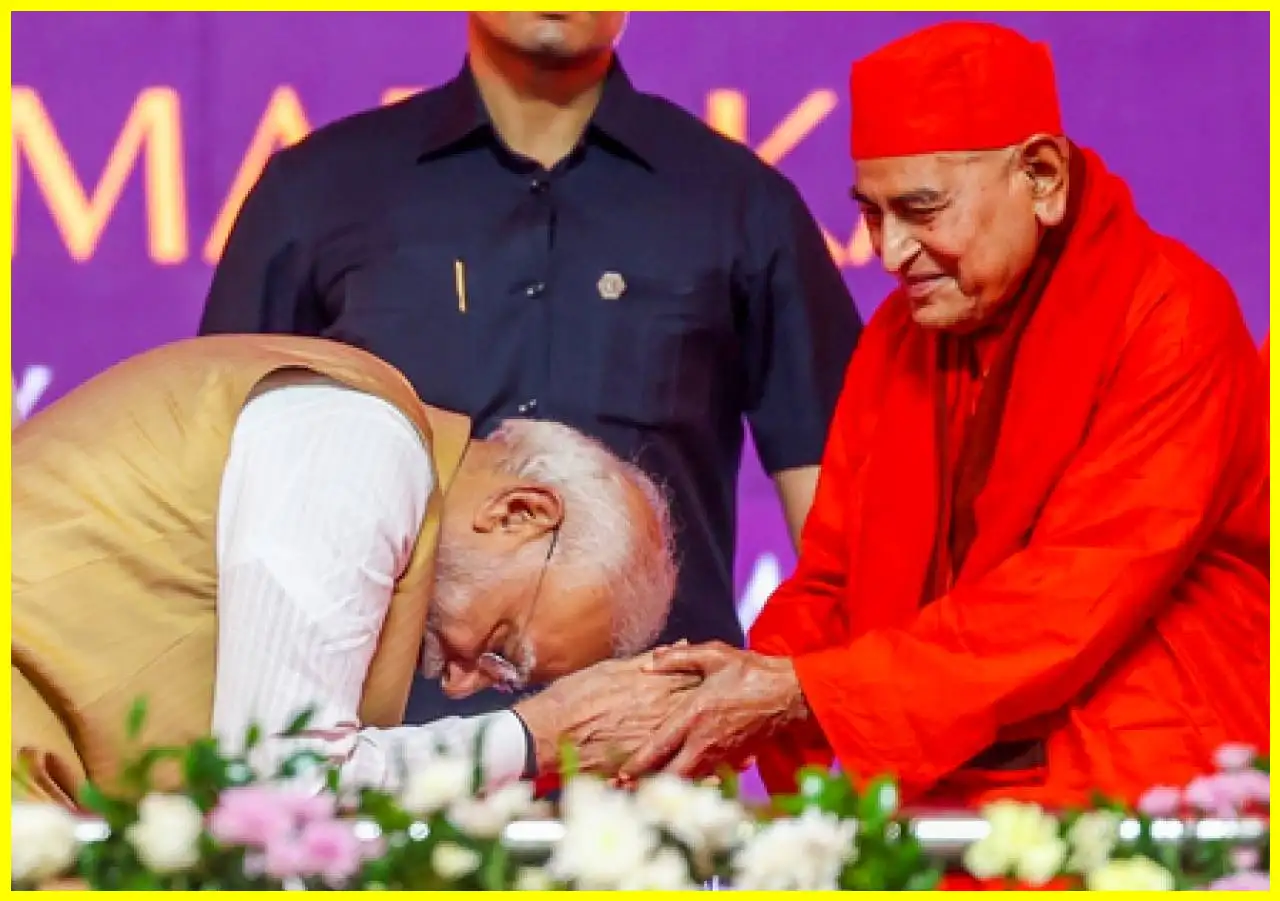 प्रधानमंत्री मोदी ने कन्नड़ में रामायण और वेदांत साधुओं की कहानियों का अनावरण किया