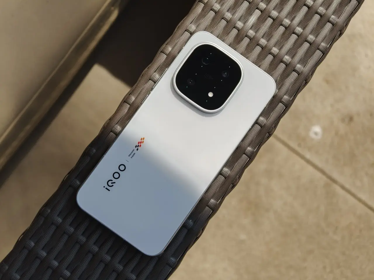 iQOO 16 में 165Hz 2K डिस्प्ले और नए कैमरा डिज़ाइन की संभावना