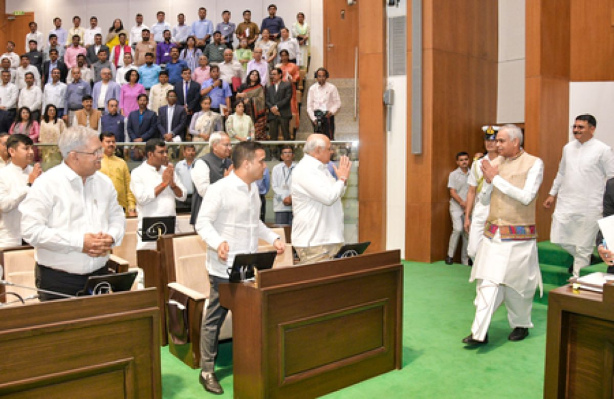 गुजरात विधानसभा का सत्र, दिवंगत विधायकों को दी गई श्रद्धांजलि