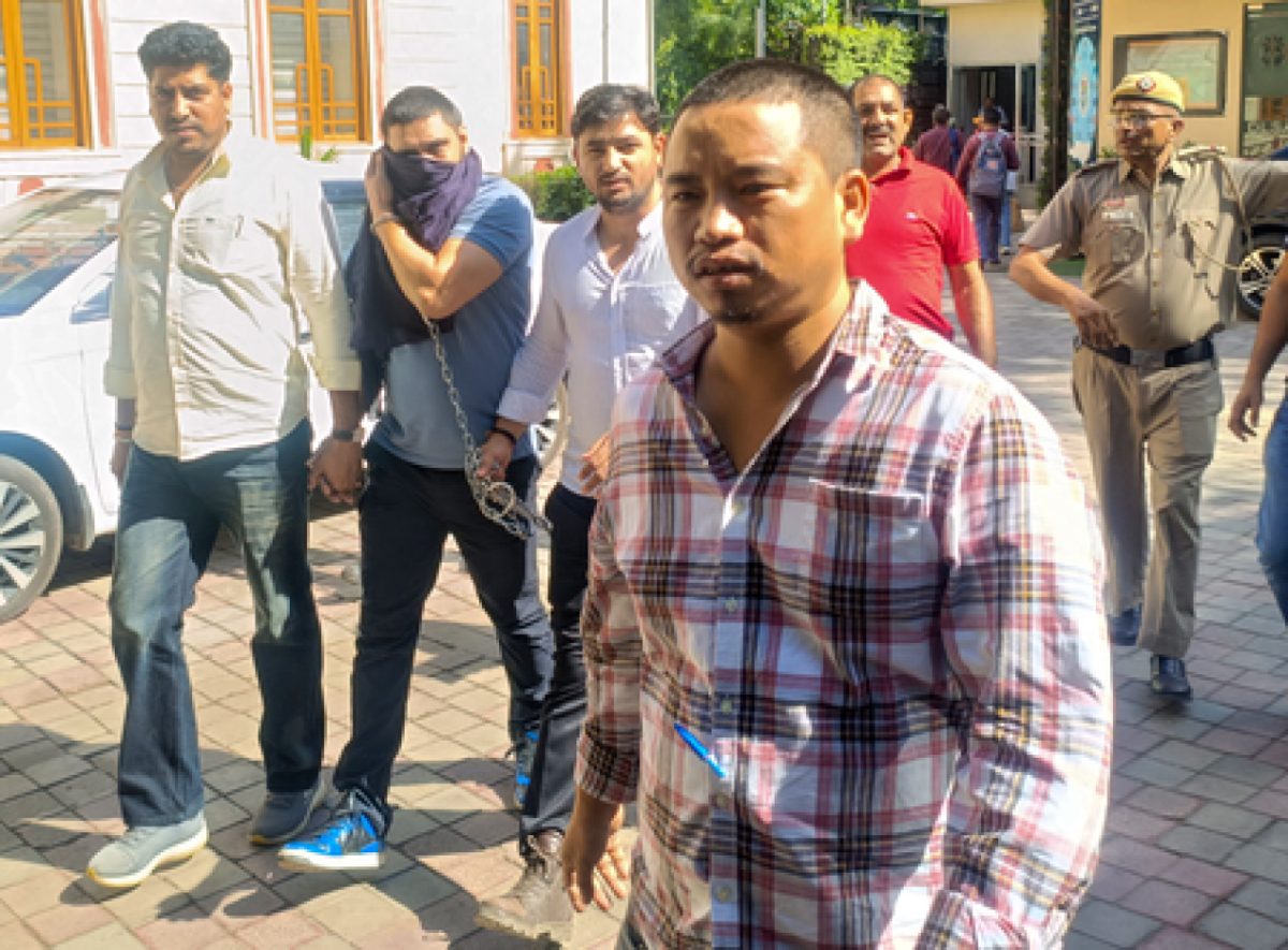 गैंगस्टर को बेटी के जन्म समारोह के लिए पैरोल मिली