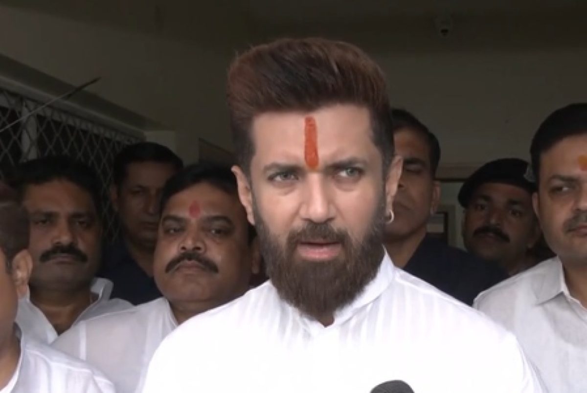 चुनाव आयोग पर राहुल गांधी के बयान से बढ़ी राजनीतिक तनाव चुनाव आयोग पर राहुल गांधी के बयान से बढ़ी राजनीतिक तनाव
