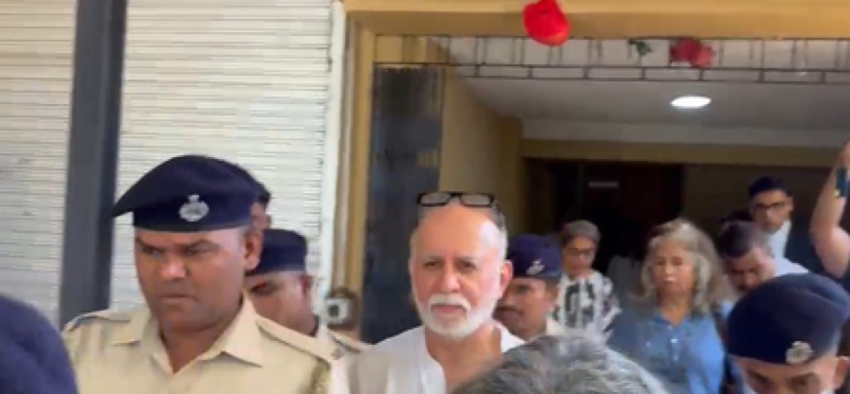 तरुण तेजपाल ने गोवा कोर्ट में आत्मसमर्पण किया