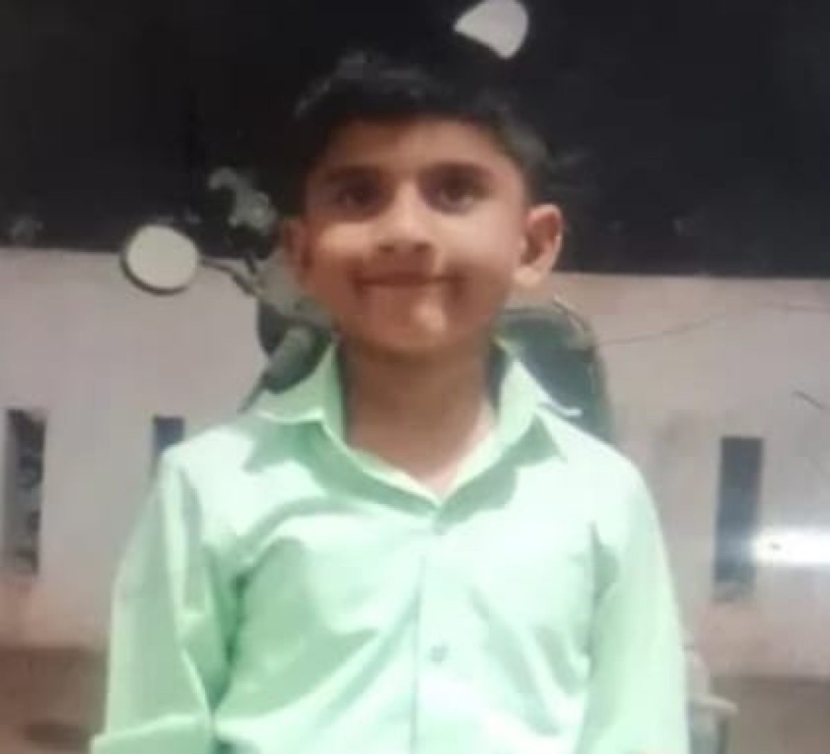 बेंगलुरु में Road Accident में पांच वर्षीय बच्चे की मौत बेंगलुरु में Road Accident में पांच वर्षीय बच्चे की मौत