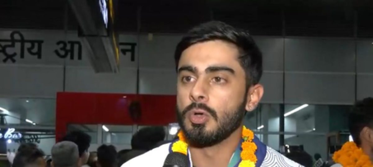 Indian शूटरों का एशियाई खेलों में शानदार प्रदर्शन, हीरो की तरह स्वागत Indian शूटरों का एशियाई खेलों में शानदार प्रदर्शन, हीरो की तरह स्वागत