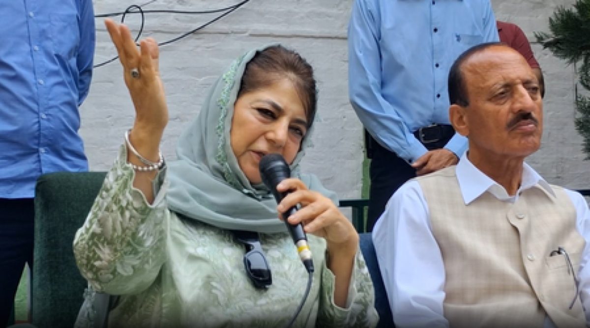 मेहबूबा मुफ्ती ने PDP में नए सदस्यों का स्वागत किया
