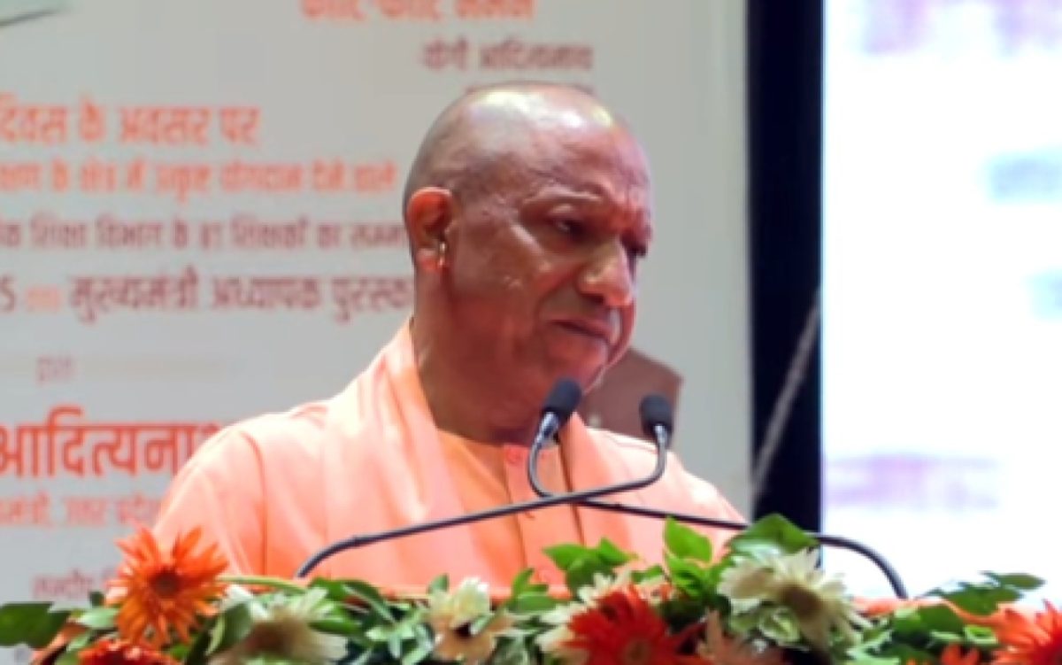 शिक्षकों की भूमिका पर योगी आदित्यनाथ ने दिया जोर