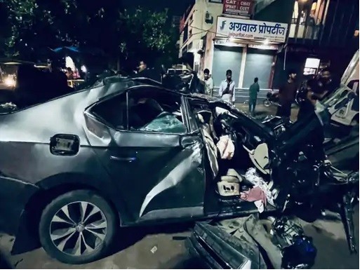 उदयपुर में कार-ट्रक टकराने से दो युवकों की मौत