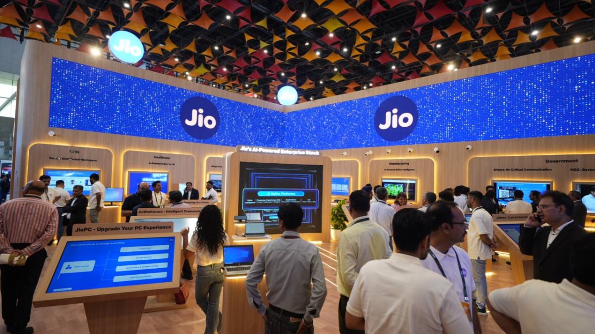 जियो ने इंडिया मोबाइल कांग्रेस 2026 में AI और टेलीकॉम नवाचारों का प्रदर्शन किया