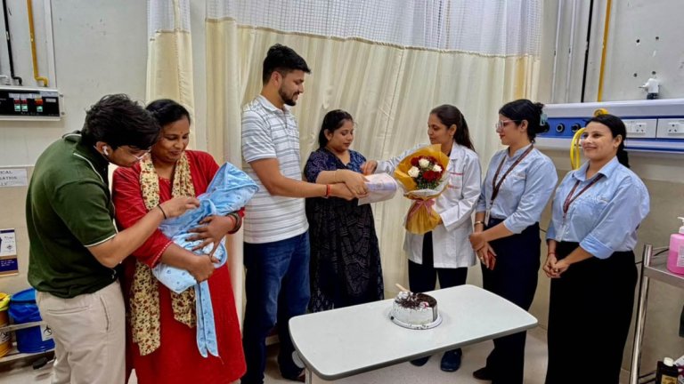 पीआईएमएस अस्पताल की टीम ने उच्च जोखिम वाली गर्भवती महिला और नवजात को बचाया