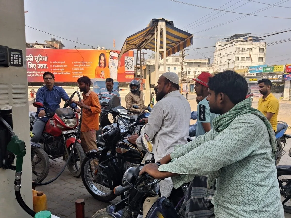 वैश्विक ईंधन कीमतों में वृद्धि, भारत बना रहा प्रतिस्पर्धी वैश्विक ईंधन कीमतों में वृद्धि, भारत बना रहा प्रतिस्पर्धी